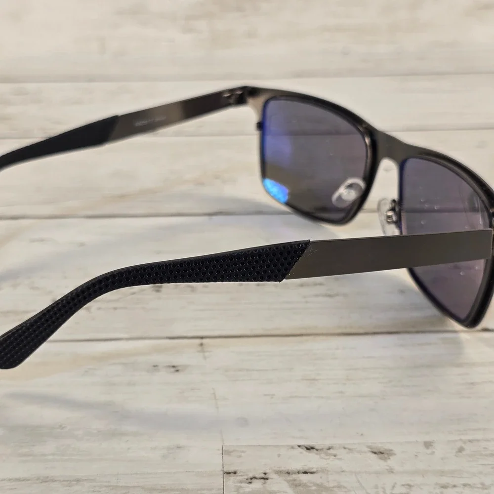 Foster Grant Vince NS0517 Sunglasses Gunmetal Rectangular Frame Textured Temples